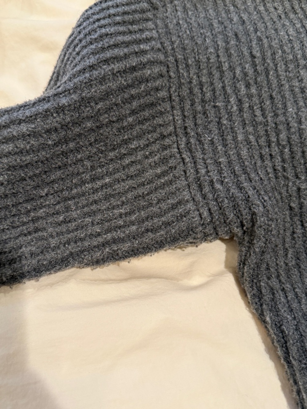 A&F Gray Ribbed Short Chunky Cardigan - Picture 7 of 10